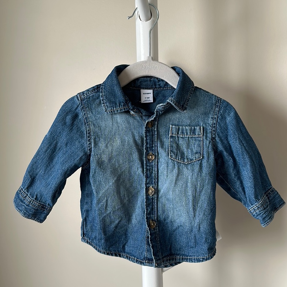 Old Navy Medium Wash Denim Button Up Shirt 3-6 Months